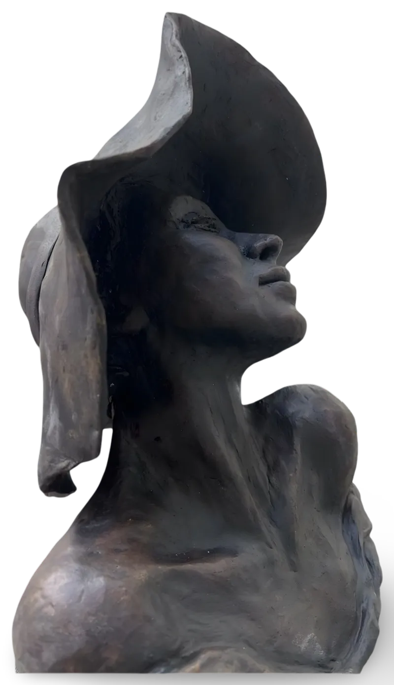 Femme Au Chapeau